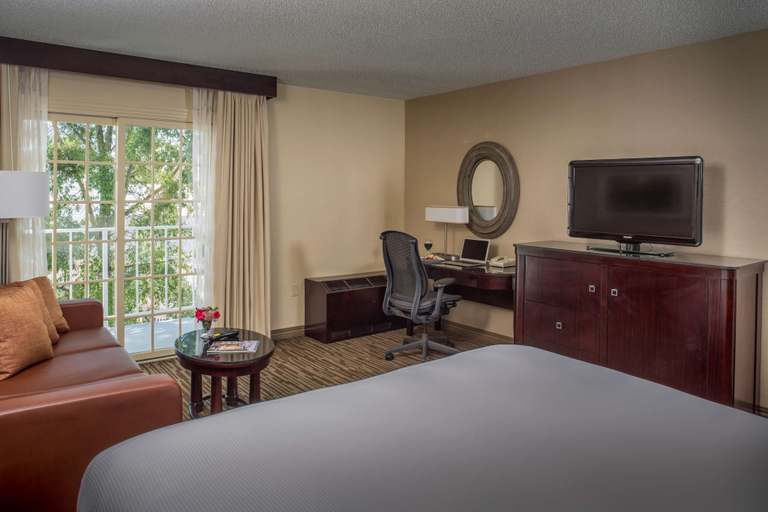 Bedroom 3, DoubleTree Raleigh Durham Airport at Research Triangle Park, Durham