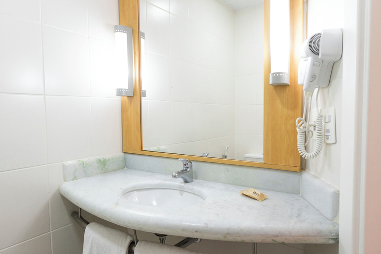 Bathroom 5, ibis Porto Alegre Moinhos de Vento, Porto Alegre