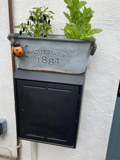 Others 3, Stunning Quirky 2-bed Cottage in New Brighton, Wirral