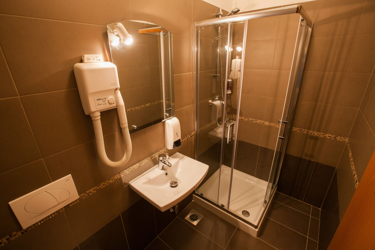 Bathroom 2, Hotel Center, Postojna