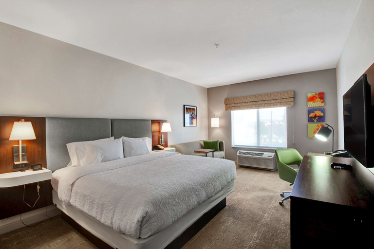Bedroom 3, Hampton Inn And Suites Hemet, Riverside