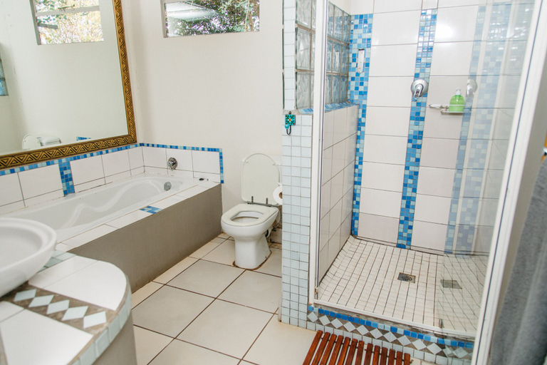 Bathroom, Biweda Nguni B&B, Umkhanyakude