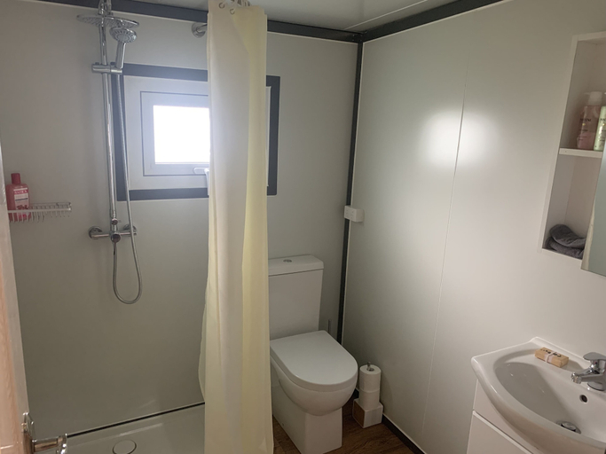 Bathroom 3, New England Highlands RV Park, Glen Innes Severn