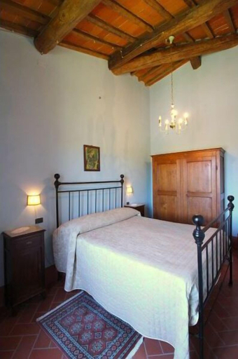 Room 2, Private Villa With Wifi, Private Pool, TV, Veranda, Pets Allowed, Parking, Close to Cortona, Arezzo