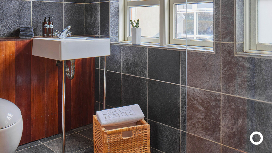 Bathroom 3, Thingholt Hotel Apartments from Center Hotels, Reykjavík