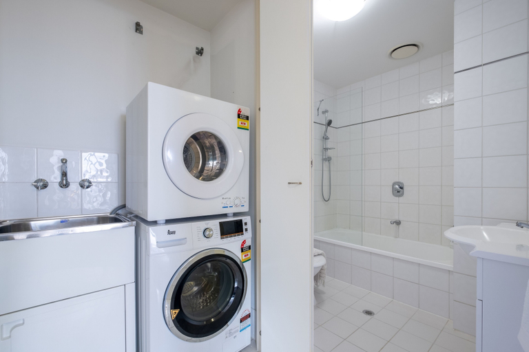 Bathroom 4, Mega Style Apartments Capri, Melbourne