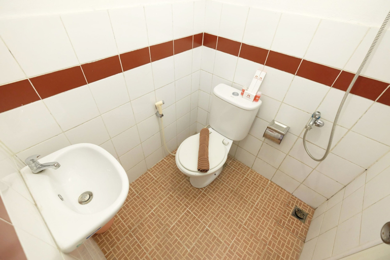 Bathroom 2, Modern 2BR Mutiara Bekasi Apartment, Bekasi