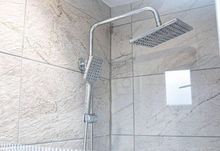 Bathroom 3, 1-bed Apartment With Private hot Tub, Sauna & gym, London