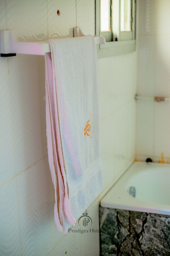 Bathroom 4, Prodiges Hôtel, Mefou et Afamba