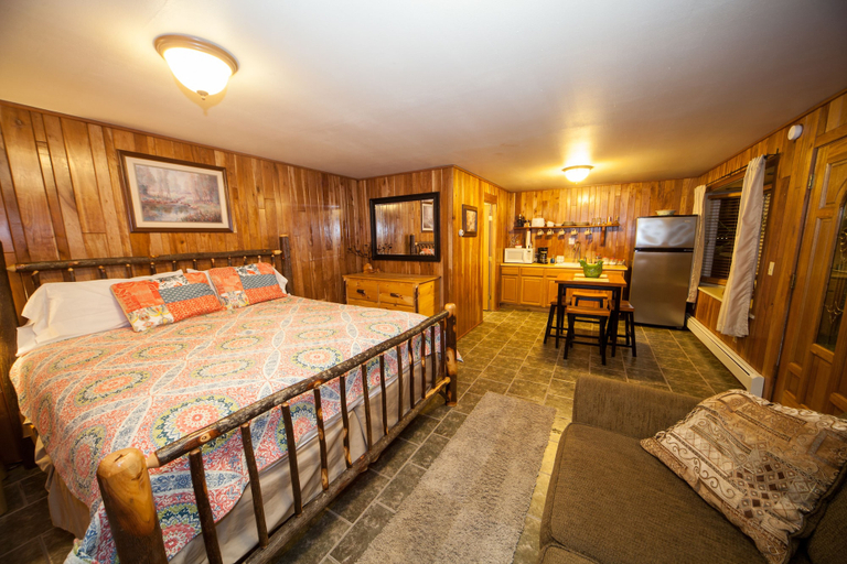 Bedroom 4, Log Cabin Lodge & Suites, Westmoreland