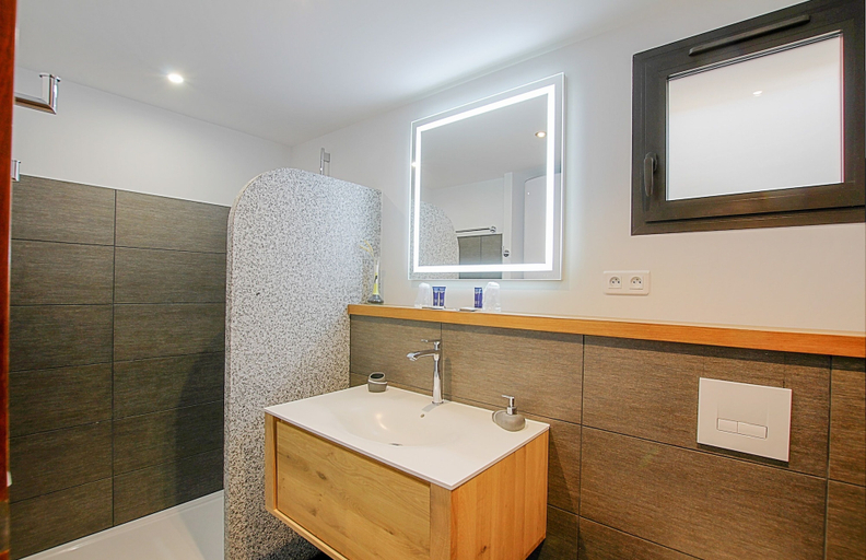 Bathroom 5, Residence Kalliste, Corse-du-Sud