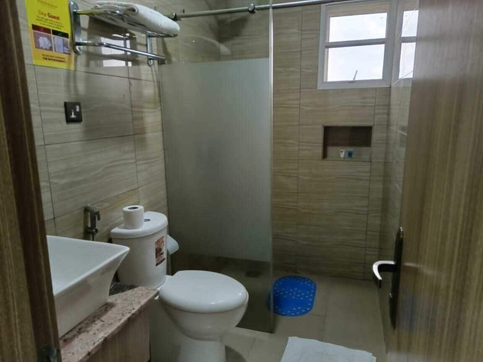 Bathroom 3, Eleventh House Hotel and Suites, Akure North