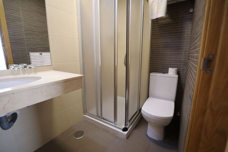 Bathroom 3, Hotel YIT Casablanca, Granada
