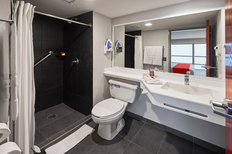 Bathroom 4, City Express by Marriott Ciudad de México EBC Reforma, Mexico City