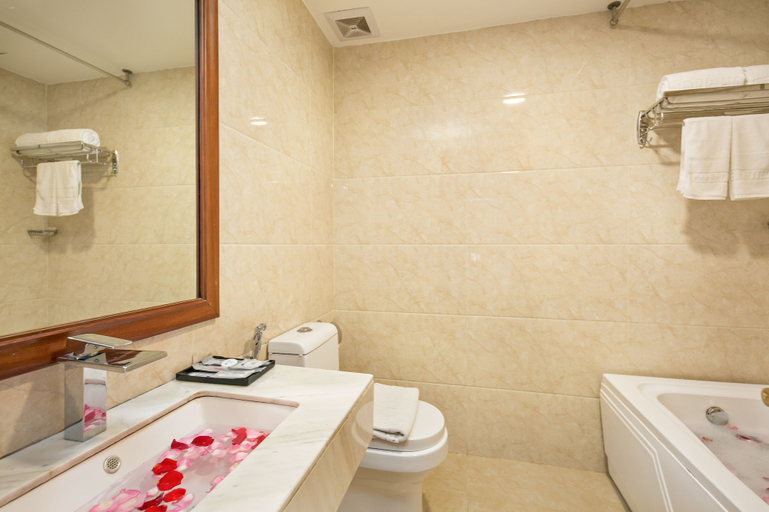 Bathroom 4, Lavender Riverside Hotel, Da Nang