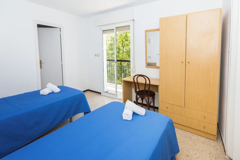 Bedroom 4, Hostal El Mercat, Alicante