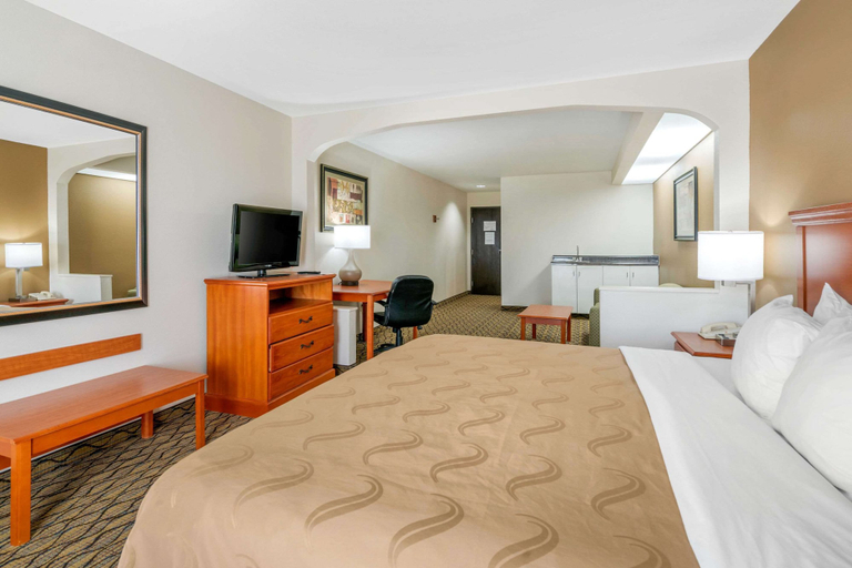 Bedroom 3, Quality Inn & Suites Jefferson City, Cole