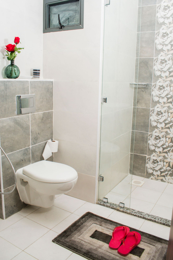 Bathroom 3, Modern Living 1 BR - Gym & Pool - Near YAYA, Dagoretti North
