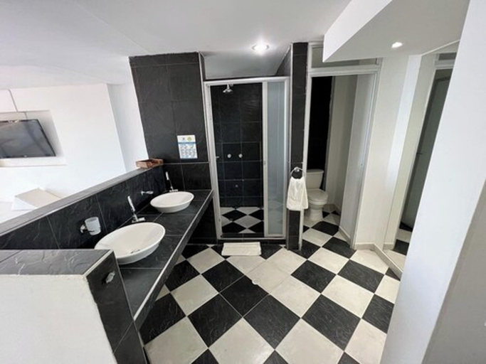 Bathroom 3, La Ballena Azul Hotel, Santa Marta (Dist. Esp.)