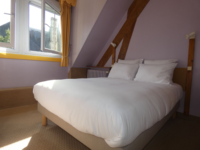 Bedroom 4, Hôtel de France, Calvados