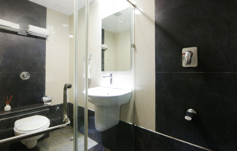 Bathroom 4, Istay Hotels Rajajinagar, Bangalore
