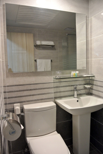 Bathroom 4, Jeju Noblesse Tourist Hotel, Jeju