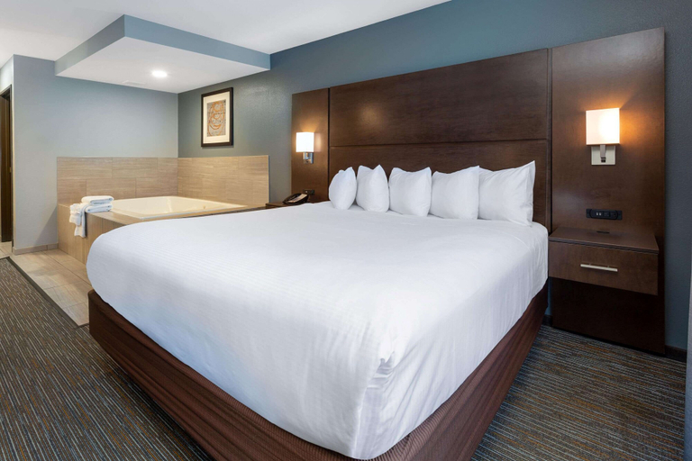 Bedroom 3, Wingate by Wyndham Wisconsin Dells Waterpark, Sauk