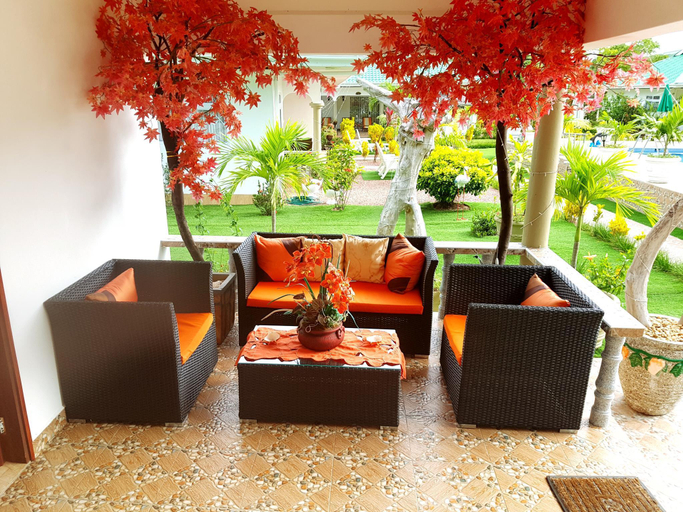 Public Area 3, Belle Vacance
