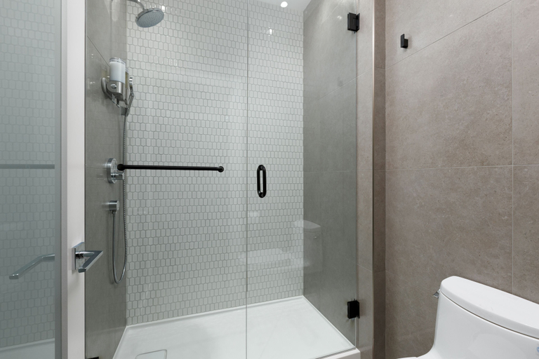 Bathroom 5, Victorian Hotel, Greater Vancouver