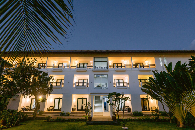 Exterior & Views 30