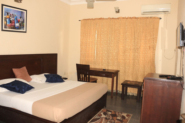 Bedroom 2, Liz Ani Hotel Annex, Calabar