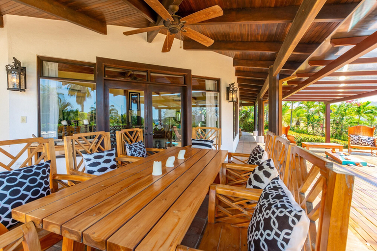 Food & Drinks 5, Luxury Ocean-View Flamingo Home with Pool, Apartment and Party Deck, Santa Cruz
