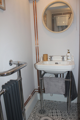 Bathroom 3, 1-bed Apartment in Wells, Somerset