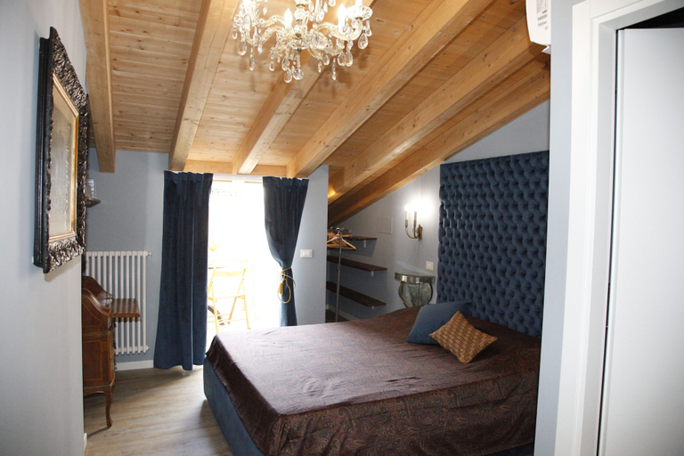 Bedroom 3, Juliet's Nest, Verona