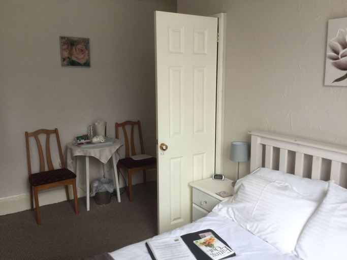 Bedroom 2, Newburgh Guesthouse, Torbay