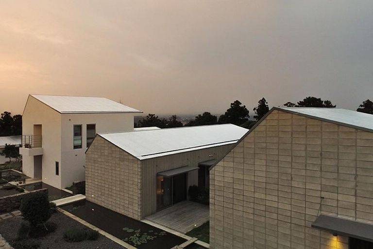 Exterior & Views 4, Seogwipo Hotel Changgo Pension, Seogwipo