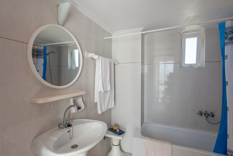 Bathroom 4, Rouladina Apt 6 in Stalos, Crete