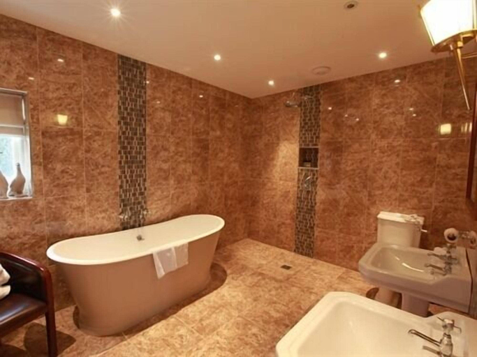 Bathroom 5, The White Hart Hotel, Essex