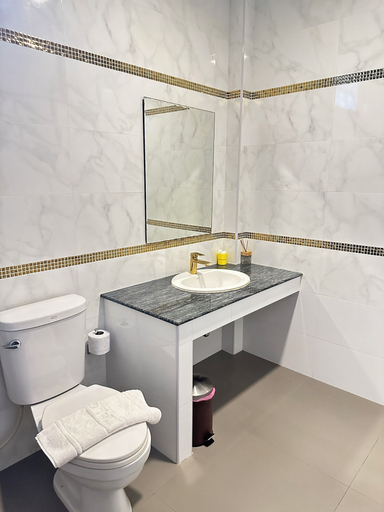 Bathroom 2, Lenoi Buri, Khuan Khanun