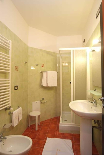 Bathroom 4, Hotel Cristal Eboli, Salerno