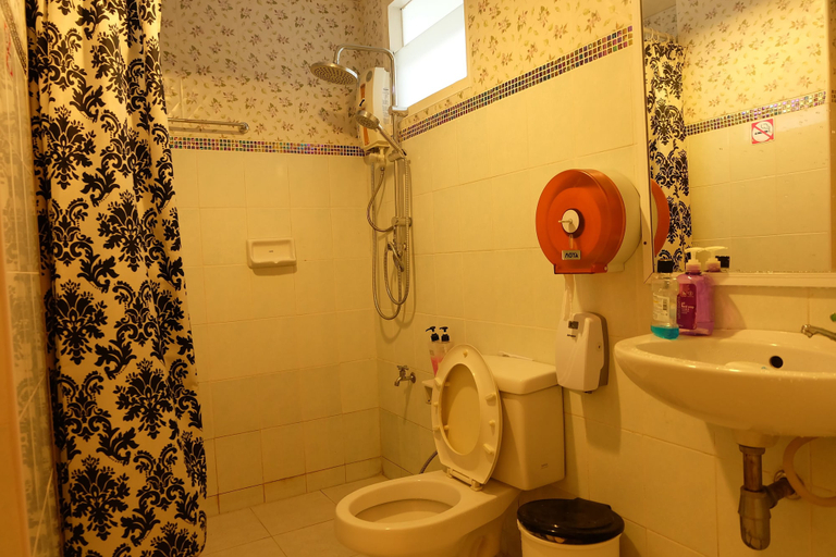 Bathroom 4, Finlay House - Hostel, Muang Chiang Mai