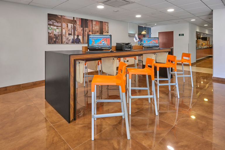 Food & Drinks 5, City Express by Marriott Querétaro Juríca, Querétaro