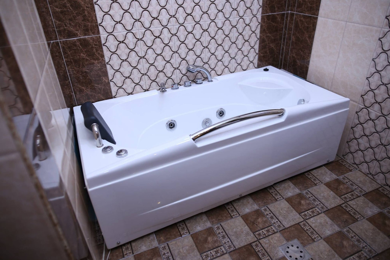 Bathroom 4, Narek Plus