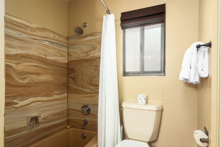 Bathroom 3, Prescott Pines Inn, Yavapai