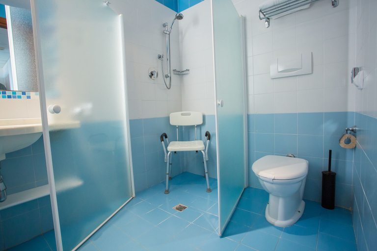 Bathroom 5, Hermitage Hotel, Teramo