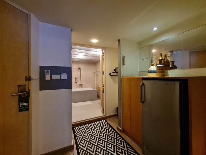 Others 4, Somewhere to Escape - Hometel, Bang Rak