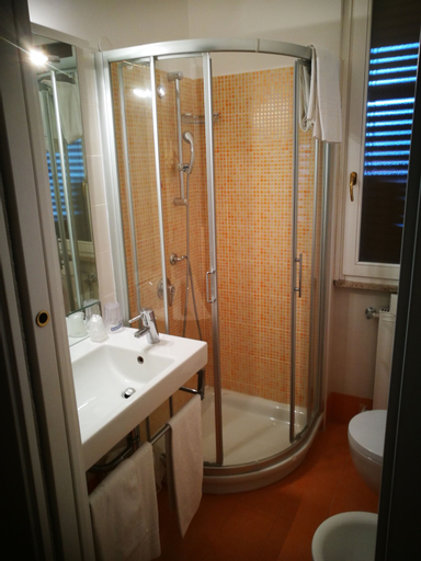 Bedroom 4, Hotel Aida, Savona