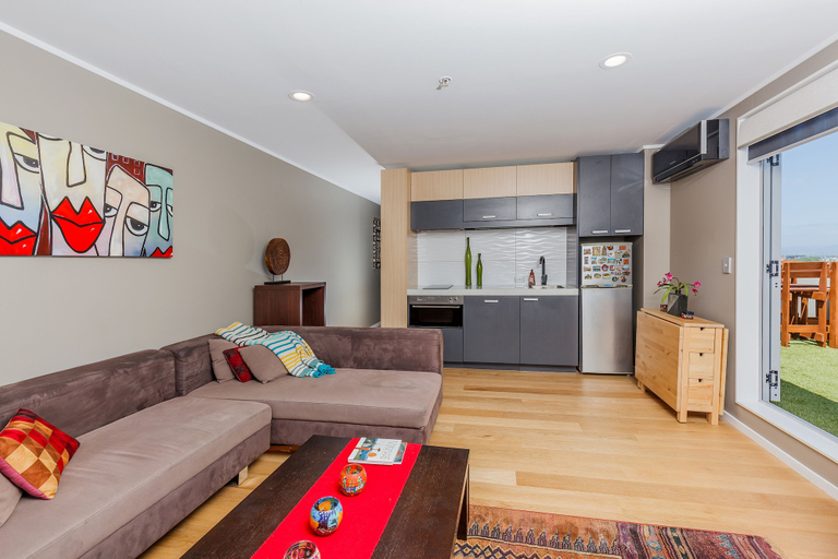 Others 5, Modern Apartment Short Walk to SkyTower, Waitakere