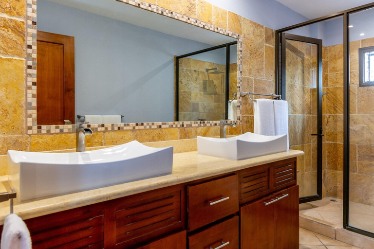 Bathroom 4, 2 Bedroom Ocean-View Condo with Pool, Santa Cruz