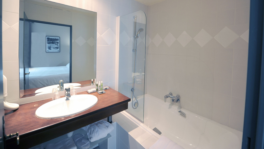 Bathroom 5, Hôtel Villa Navarre, Pyrénées-Atlantiques